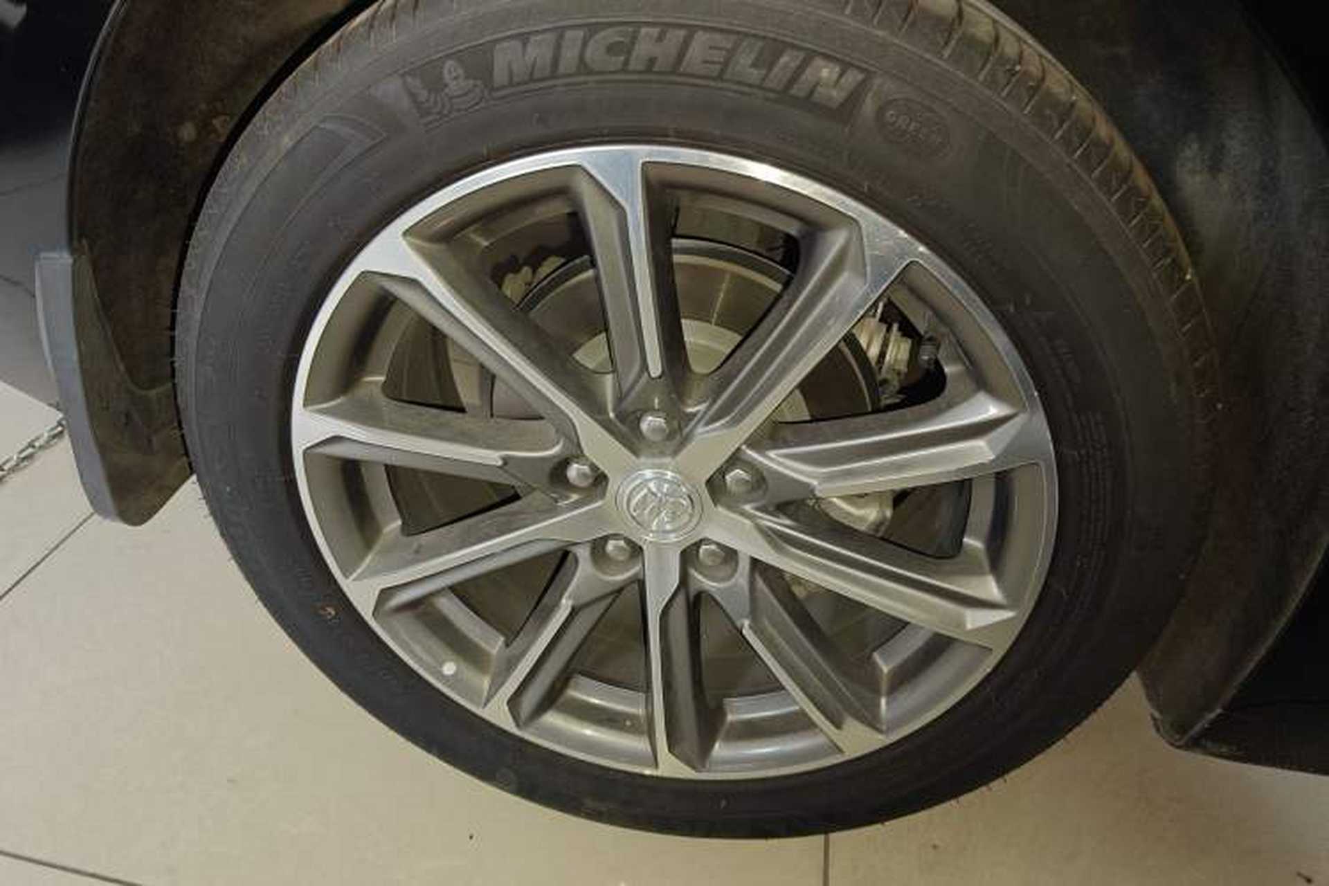 Used Buick LaCrosse 2021 652T Luxury Model Right Rear Wheel Hub