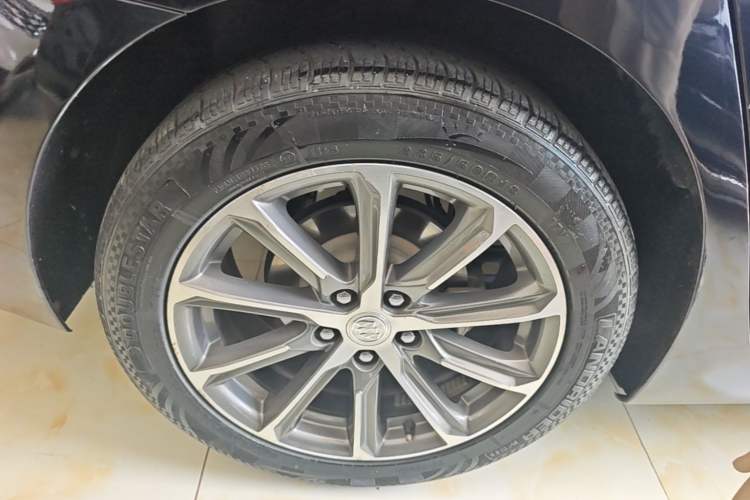 Used Buick LaCrosse 2021 652T Luxury Model Right Rear Wheel Hub