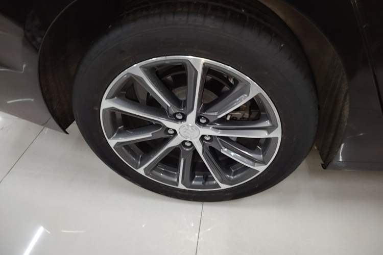 Used Buick LaCrosse 2021 652T Luxury Model Right Rear Wheel Hub