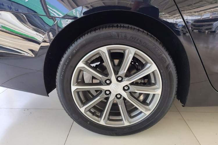 Used Buick LaCrosse 2021 652T Luxury Model Right Rear Wheel Hub