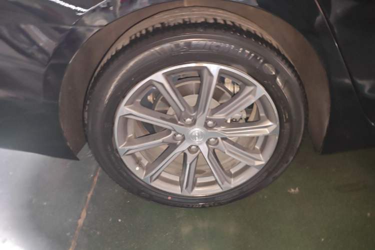 Used Buick LaCrosse 2021 652T Luxury Model Right Rear Wheel Hub