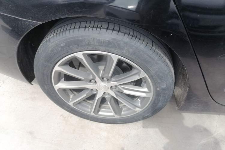 Used Buick LaCrosse 2021 652T Luxury Model Right Rear Wheel Hub