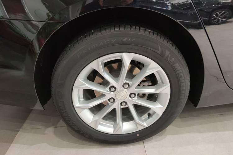 Used Buick LaCrosse 2021 552T Luxury Version Right Rear Wheel Hub