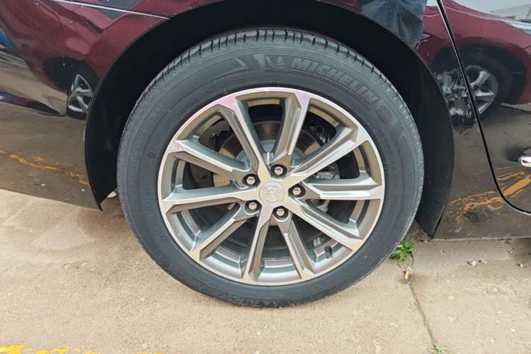 Used Buick LaCrosse 2021 652T Luxury Model Right Rear Wheel Hub