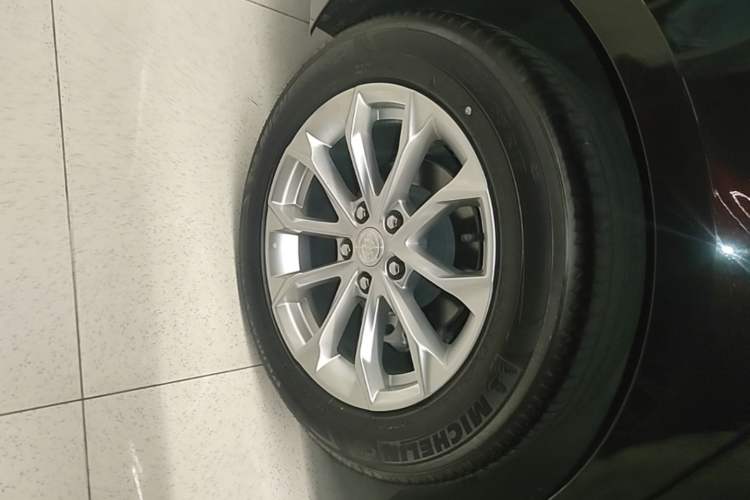 Used Buick LaCrosse 2021 552T Luxury Version Right Rear Wheel Hub