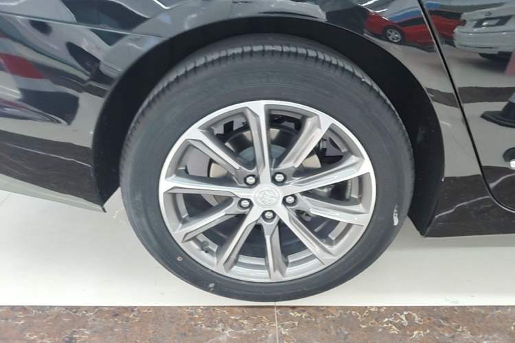 Used Buick LaCrosse 2021 652T Luxury Model Right Rear Wheel Hub