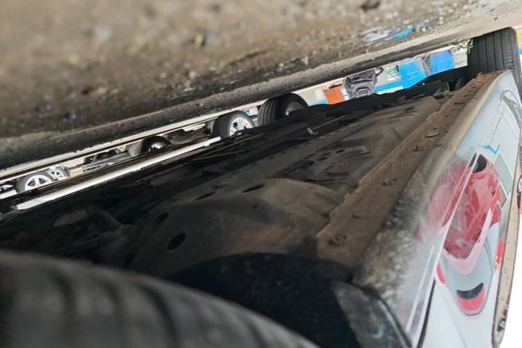 Used Buick LaCrosse 2021 652T Luxury Model Right Side Sill