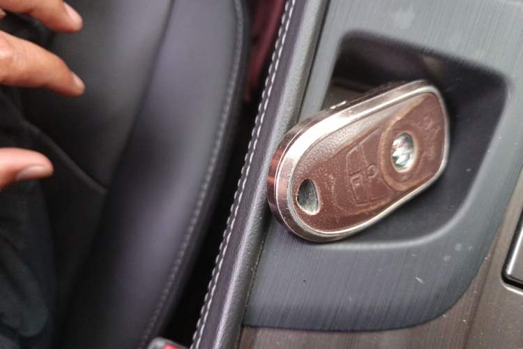Used Buick LaCrosse 2021 652T Luxury Model Vehicle Key