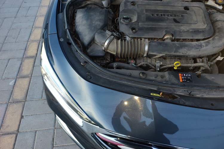 Used Buick LaCrosse 2021 652T Luxury Model Engine Bay Right