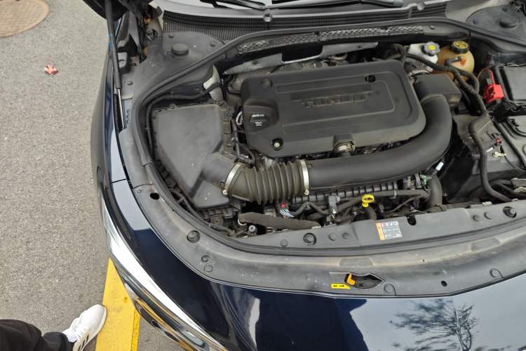 Used Buick LaCrosse 2021 652T Luxury Model Engine Bay Right