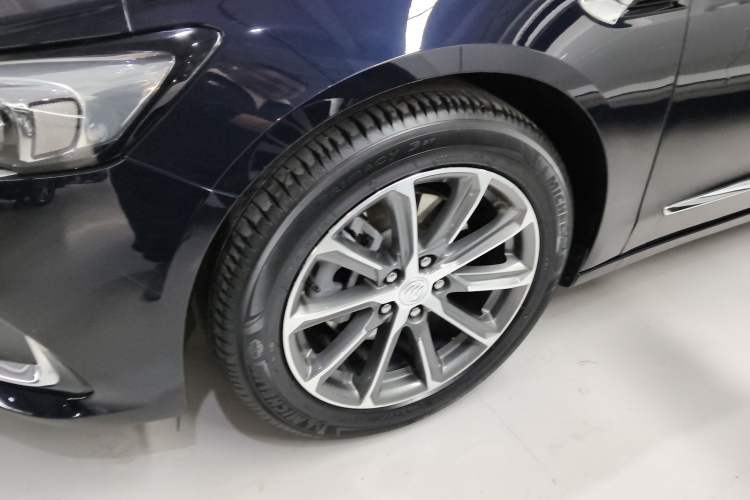 Used Buick LaCrosse 2021 652T Luxury Model Exterior 4