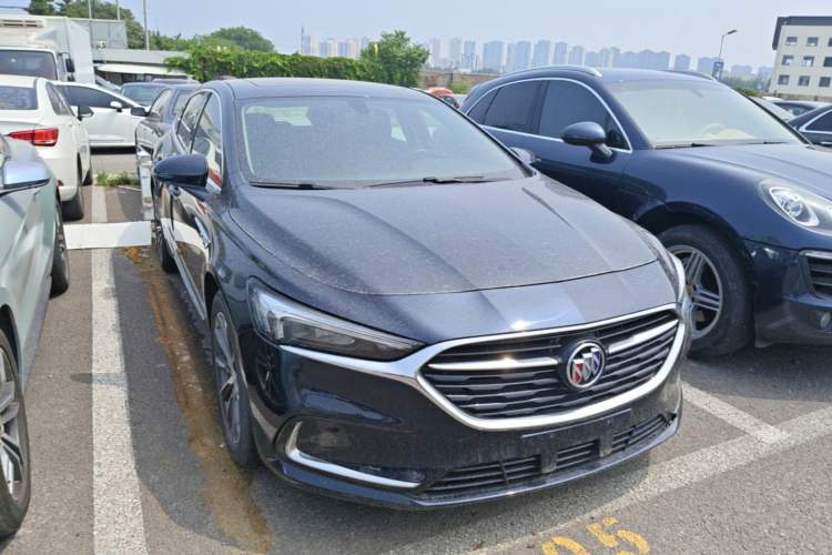 Used Buick LaCrosse 2021 652T Luxury Model Front Right 45 Deg