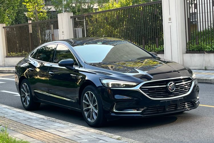 Used Buick LaCrosse 2021 652T Luxury Model Front Right 45 Deg