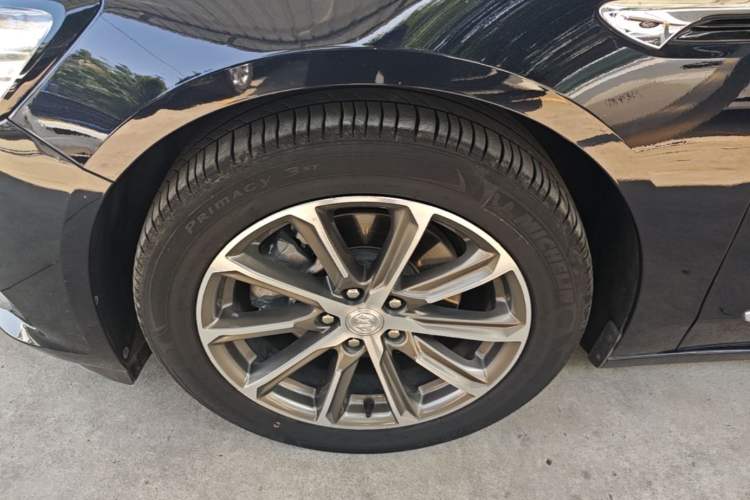 Used Buick LaCrosse 2021 652T Luxury Model Left Front Wheel Hub
