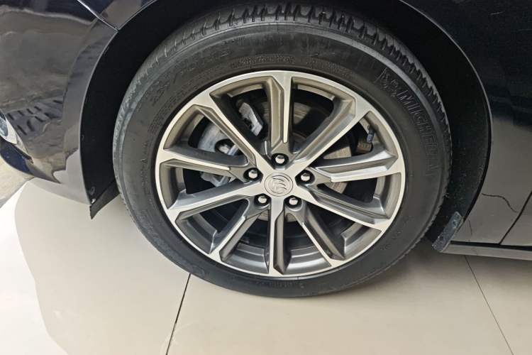 Used Buick LaCrosse 2021 652T Luxury Model Left Front Wheel Hub