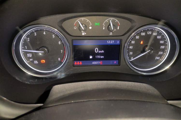 Used Buick LaCrosse 2021 552T Luxury Version Odometer Close Up