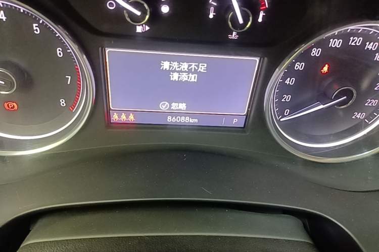 Used Buick LaCrosse 2021 652T Luxury Model Odometer Close Up