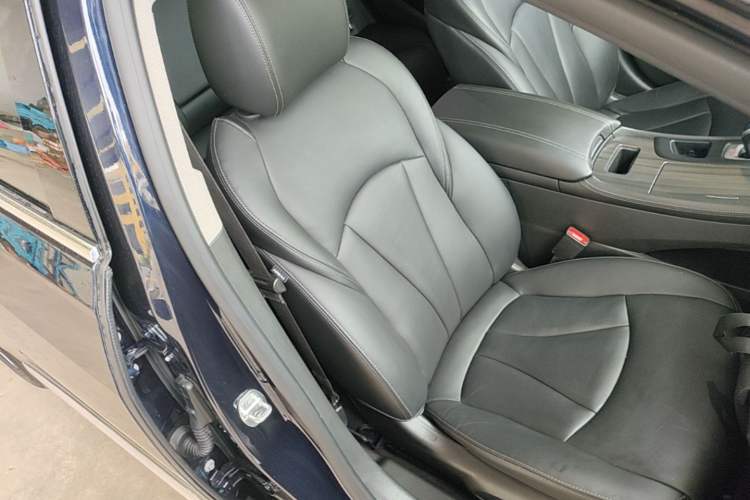 Used Buick LaCrosse 2021 552T Luxury Version Right Front Seat