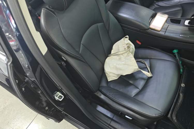 Used Buick LaCrosse 2021 552T Luxury Version Right Front Seat