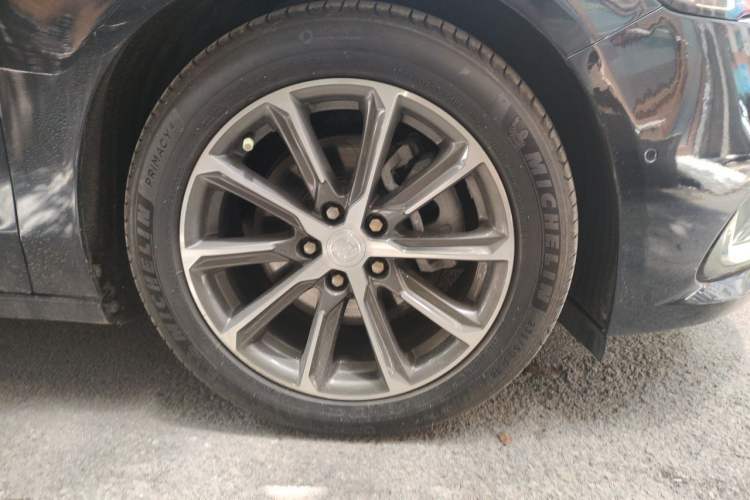 Used Buick LaCrosse 2021 652T Premium Edition Right Front Wheel Hub