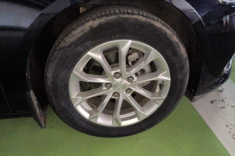 Used Buick LaCrosse 2021 552T Luxury Version Right Front Wheel Hub