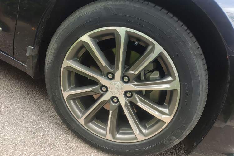 Used Buick LaCrosse 2021 652T Premium Edition Right Front Wheel Hub