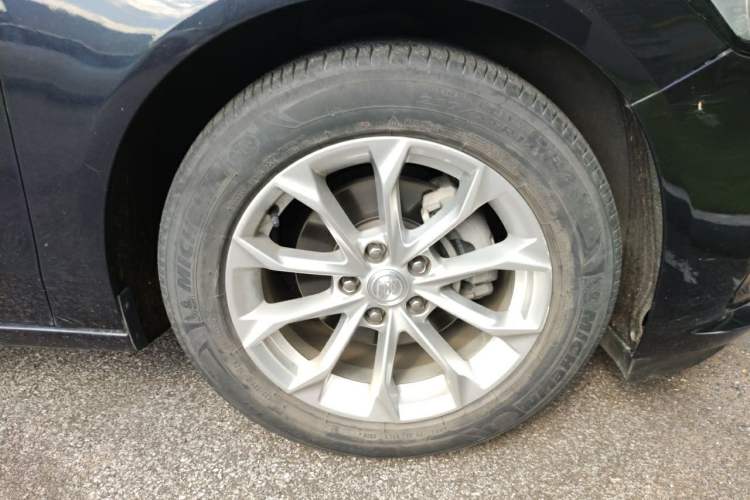 Used Buick LaCrosse 2021 552T Luxury Version Right Front Wheel Hub