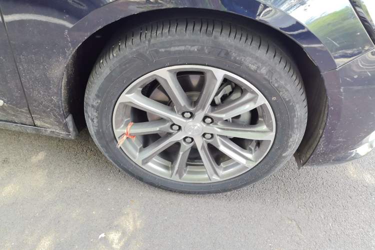 Used Buick LaCrosse 2021 652T Luxury Model Right Front Wheel Hub
