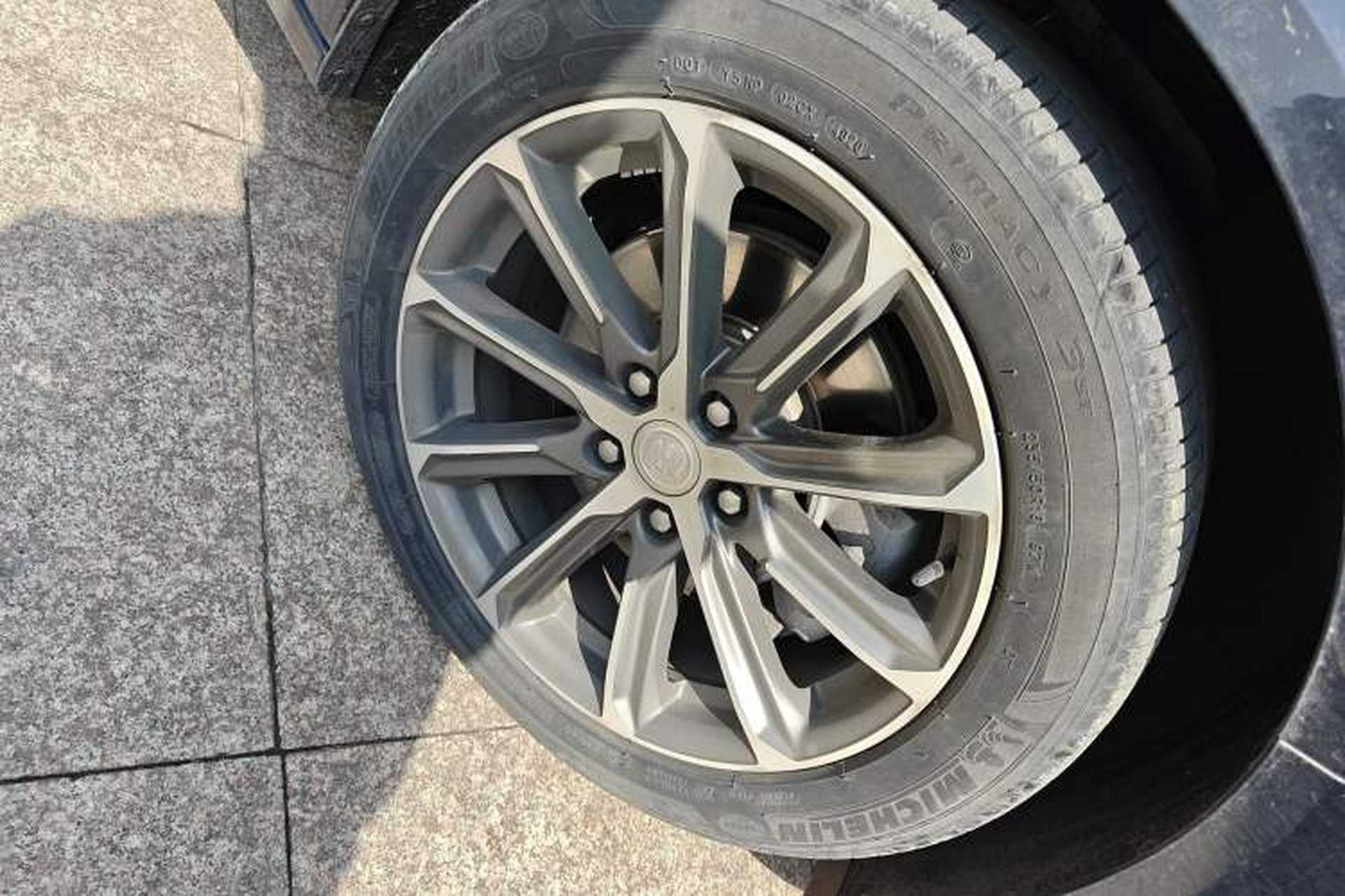 Used Buick LaCrosse 2021 652T Luxury Model Right Front Wheel Hub