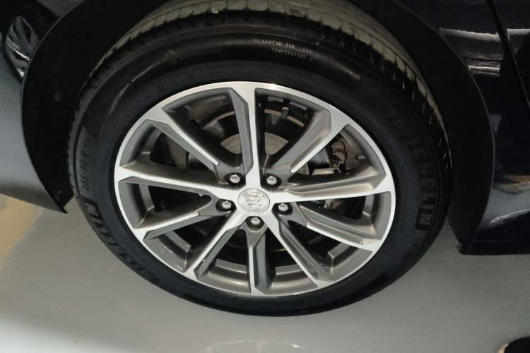 Used Buick LaCrosse 2021 652T Luxury Model Right Rear Wheel Hub