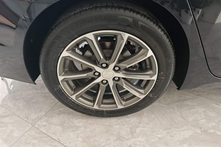 Used Buick LaCrosse 2021 652T Luxury Model Right Rear Wheel Hub