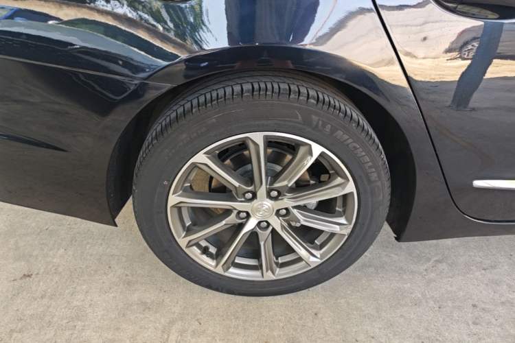 Used Buick LaCrosse 2021 652T Luxury Model Right Rear Wheel Hub