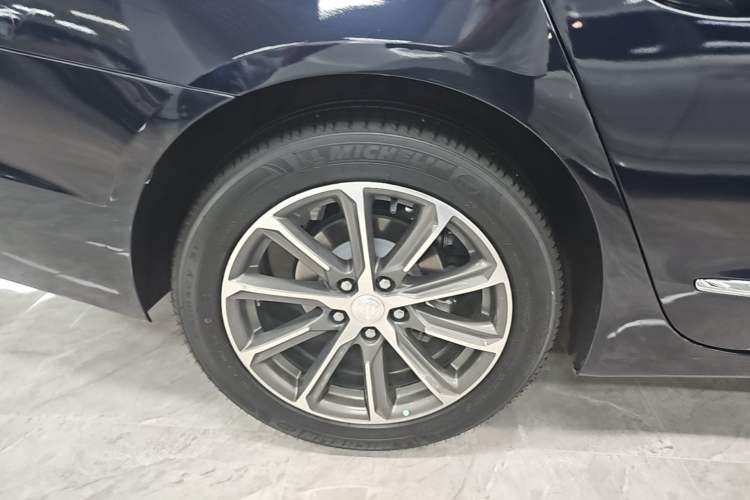 Used Buick LaCrosse 2021 652T Luxury Model Right Rear Wheel Hub