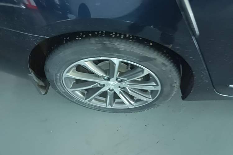 Used Buick LaCrosse 2021 652T Luxury Model Right Rear Wheel Hub