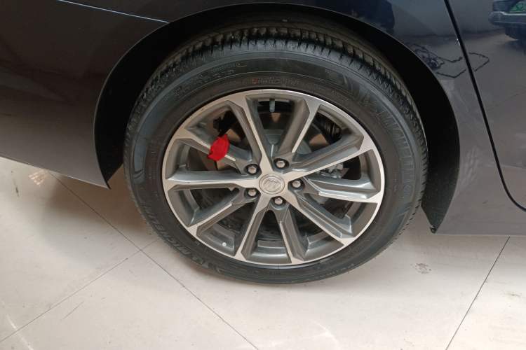 Used Buick LaCrosse 2021 652T Luxury Model Right Rear Wheel Hub