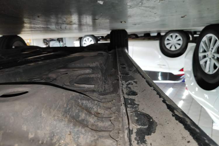 Used Buick LaCrosse 2021 652T Luxury Model Right Side Sill