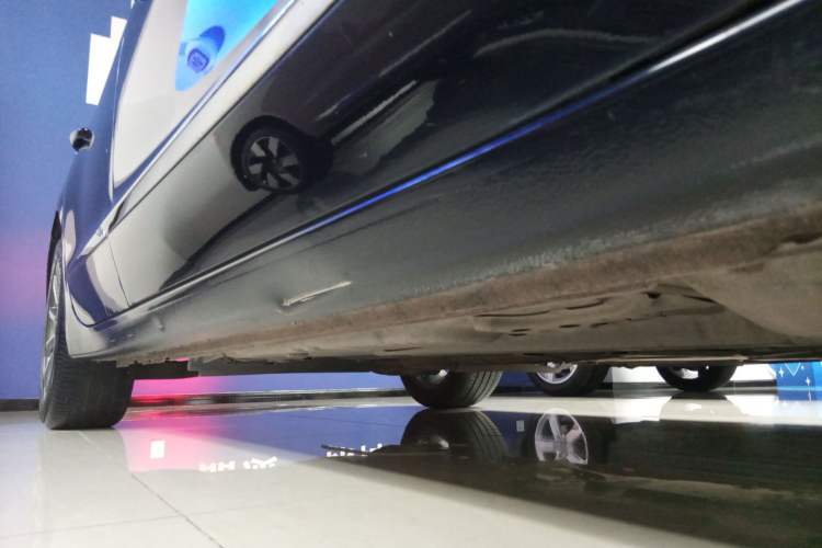 Used Buick LaCrosse 2021 652T Luxury Model Right Side Sill