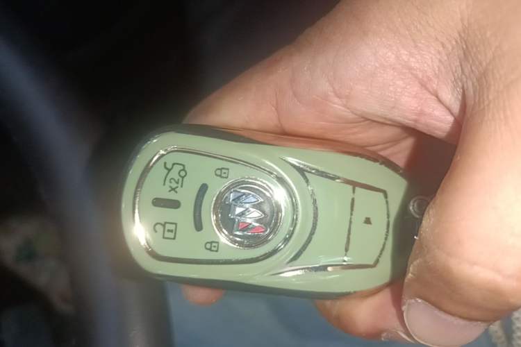 Used Buick LaCrosse 2021 652T Luxury Model Vehicle Key
