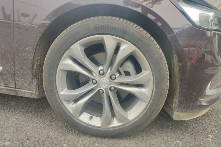 Used Buick LaCrosse 2021 Avenir Avia First-Edition Model Right Front Wheel Hub