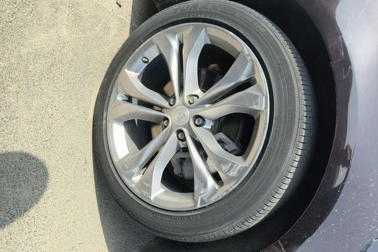 Used Buick LaCrosse 2021 Avenir Avia First-Edition Model Right Front Wheel Hub