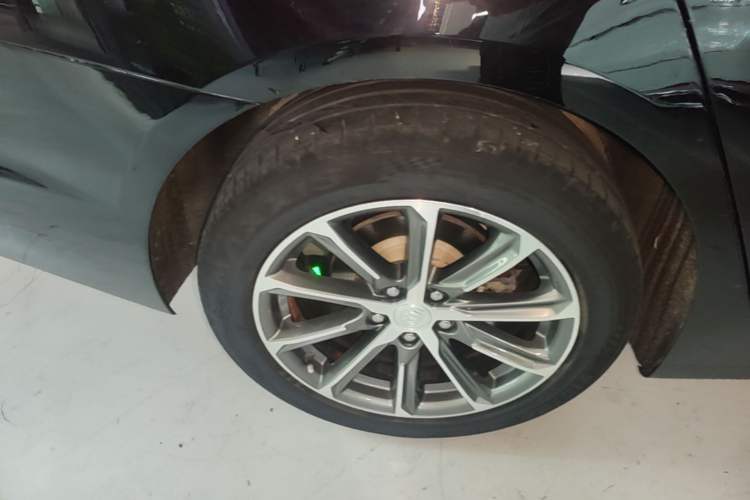 Used Buick LaCrosse 2021 652T Luxury Model Right Rear Wheel Hub