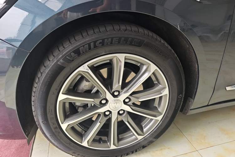 Used Buick LaCrosse 2021 652T Luxury Model Left Front Wheel Hub