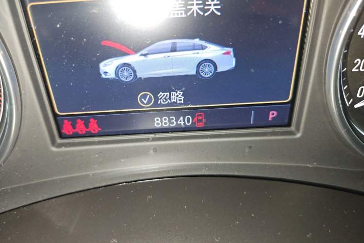 Used Buick LaCrosse 2021 652T Luxury Model Odometer Close Up