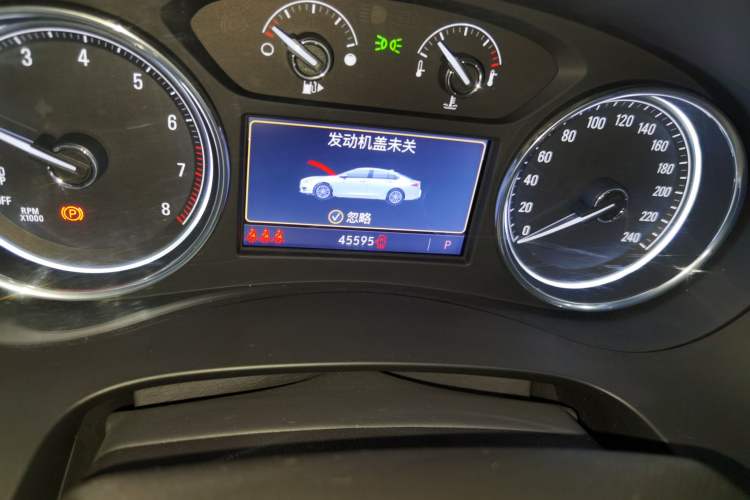 Used Buick LaCrosse 2021 652T Luxury Model Odometer Close Up