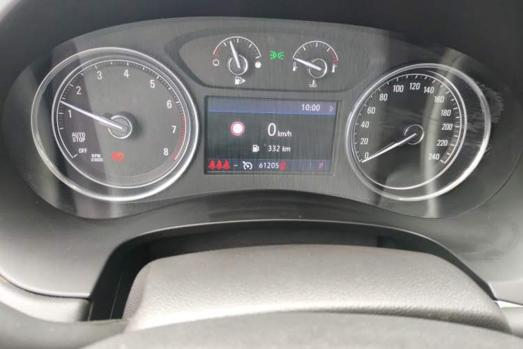 Used Buick LaCrosse 2021 652T Luxury Model Odometer Close Up