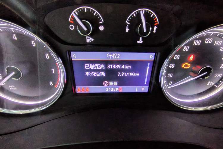 Used Buick LaCrosse 2021 552T Luxury Version Odometer Close Up