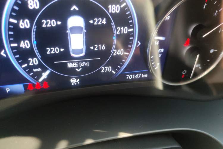 Used Buick LaCrosse 2021 652T Premium Edition Odometer Close Up