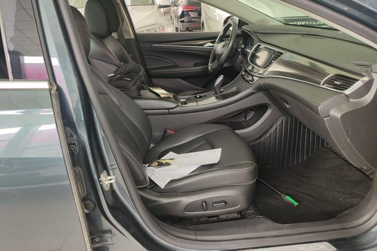 Used Buick LaCrosse 2021 552T Luxury Version Right Front Seat