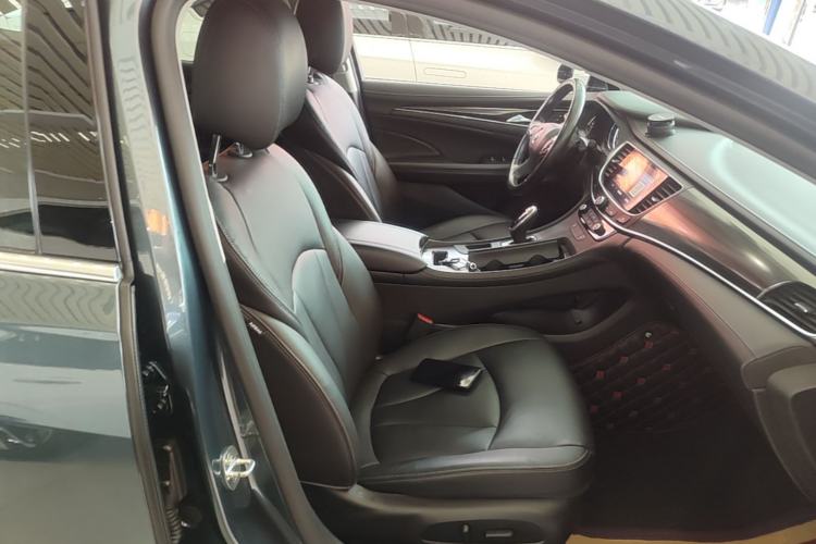 Used Buick LaCrosse 2021 552T Luxury Version Right Front Seat