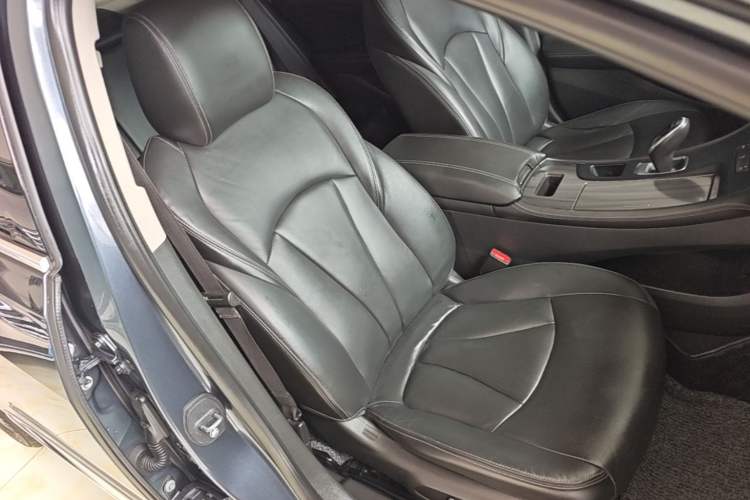 Used Buick LaCrosse 2021 652T Luxury Model Right Front Seat